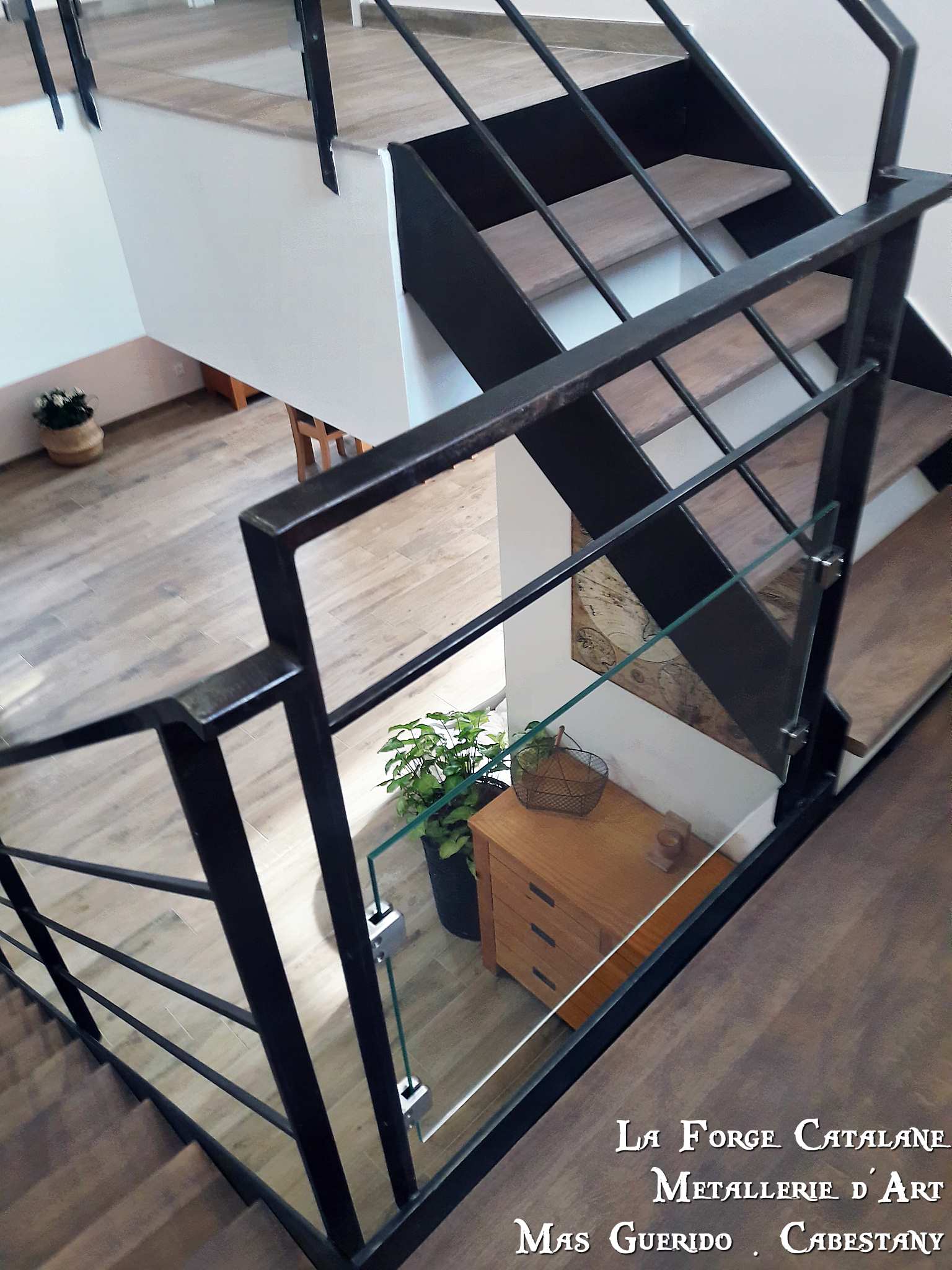 garde corps et rampant vitrage et lisses fer forge catalane cabestany.jpg